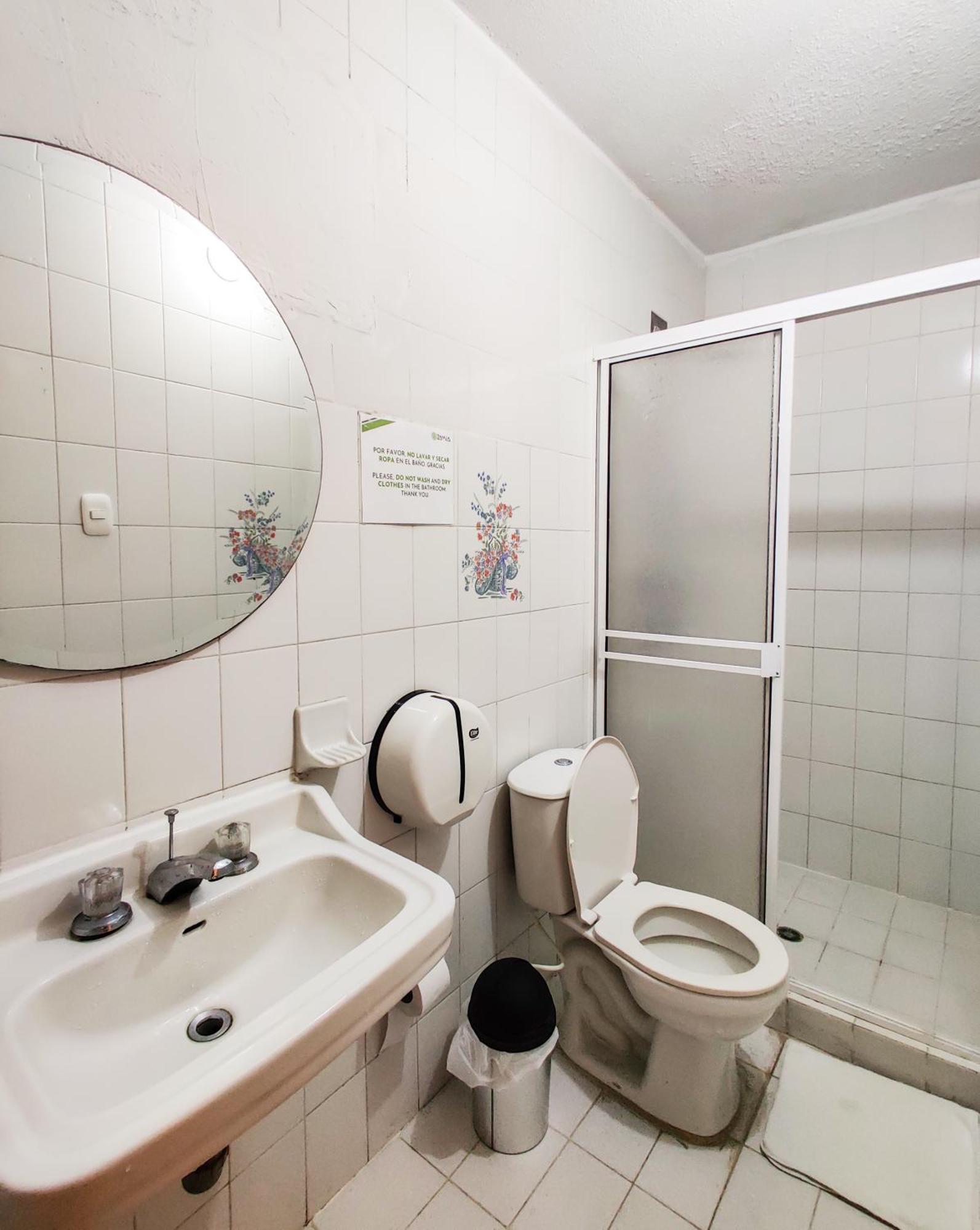Zamia Hostel بوكارامانغا المظهر الخارجي الصورة