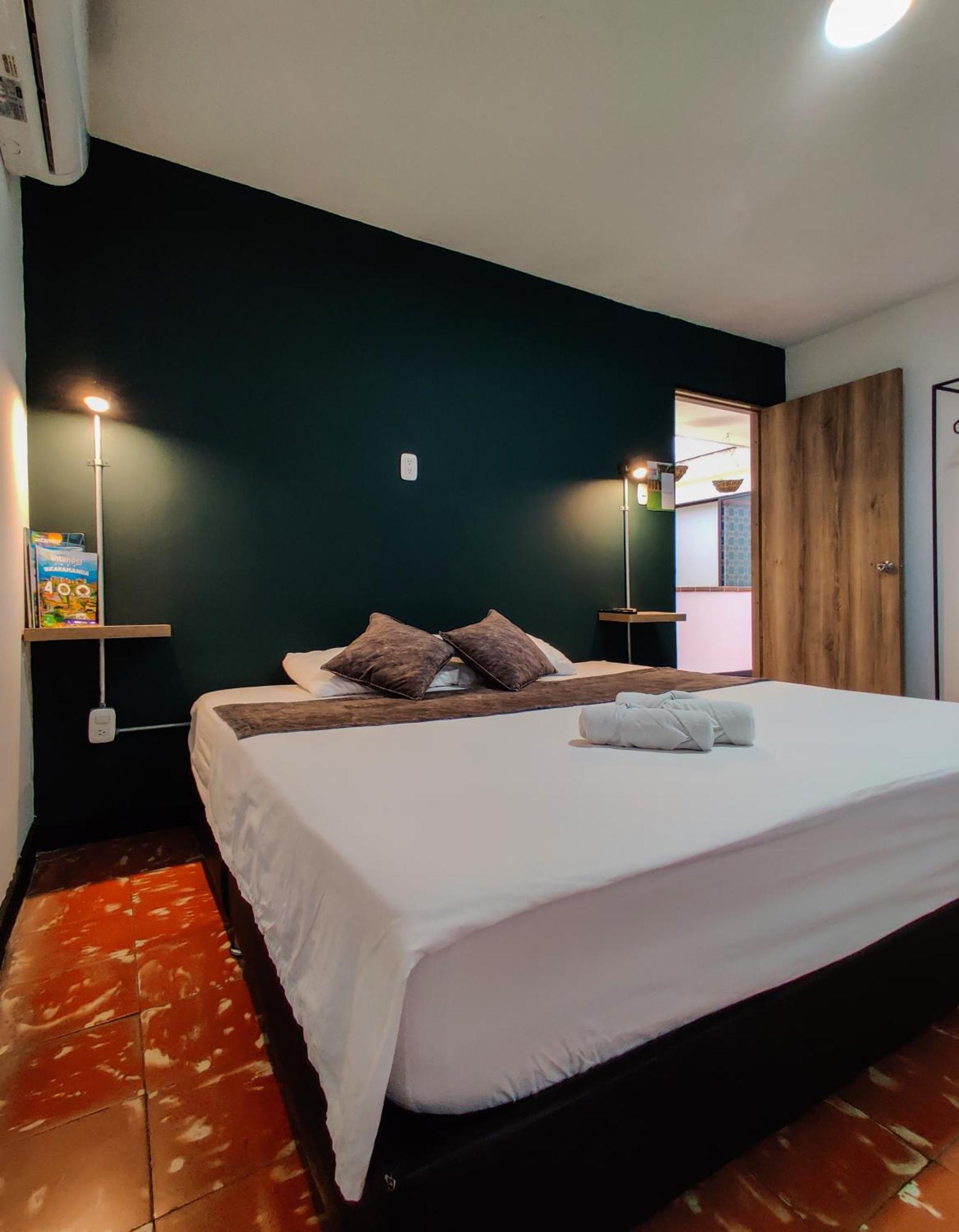 Zamia Hostel بوكارامانغا المظهر الخارجي الصورة
